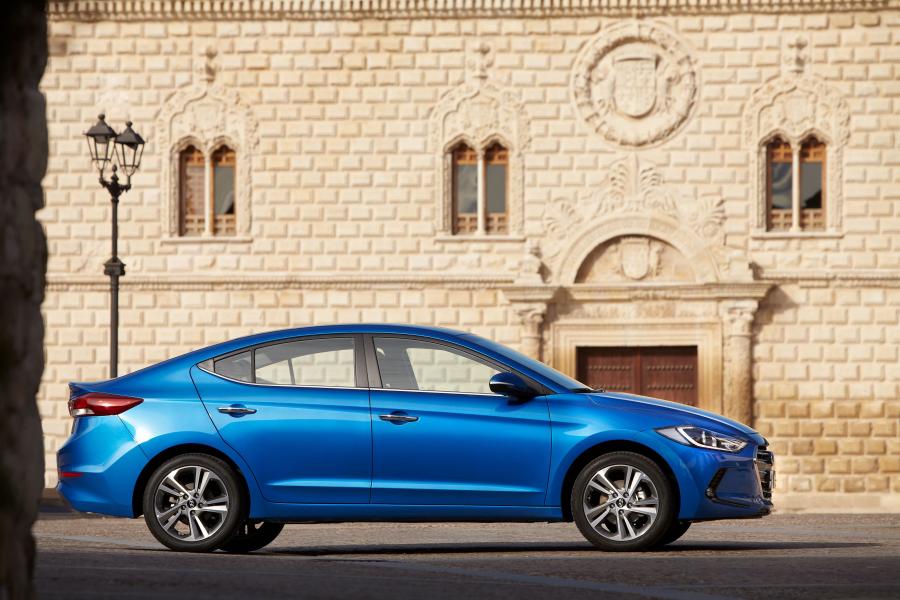  Hyundai Elantra 2016 года  (фото 22 из 30)